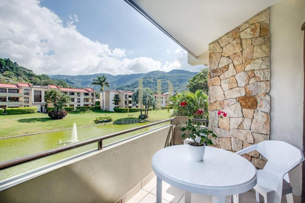 Cr Mariposa Rentals Lakeview Penthouse With Office Space, Pool, Gym, Tennis Санта Ана Екстериор снимка