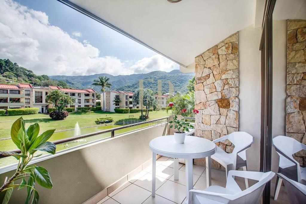Cr Mariposa Rentals Lakeview Penthouse With Office Space, Pool, Gym, Tennis Санта Ана Екстериор снимка