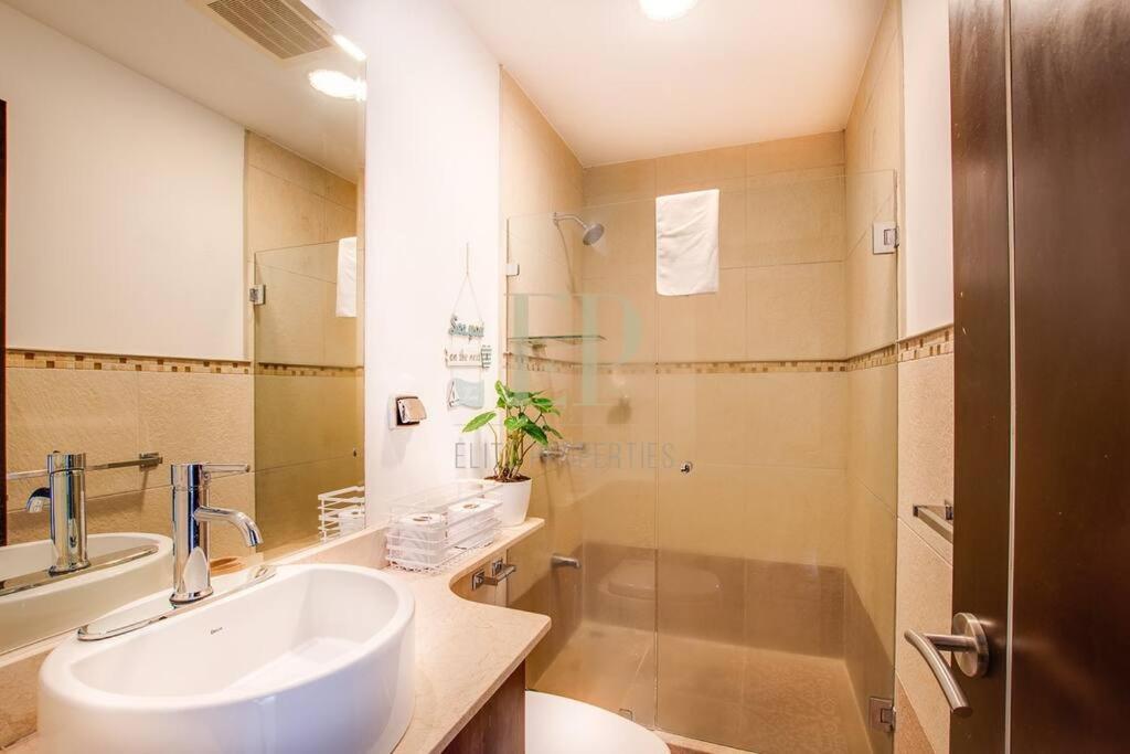Cr Mariposa Rentals Lakeview Penthouse With Office Space, Pool, Gym, Tennis Санта Ана Екстериор снимка