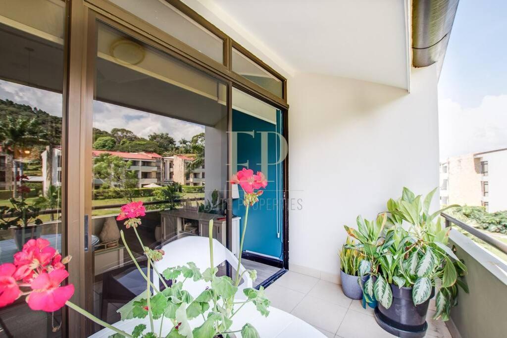 Cr Mariposa Rentals Lakeview Penthouse With Office Space, Pool, Gym, Tennis Санта Ана Екстериор снимка