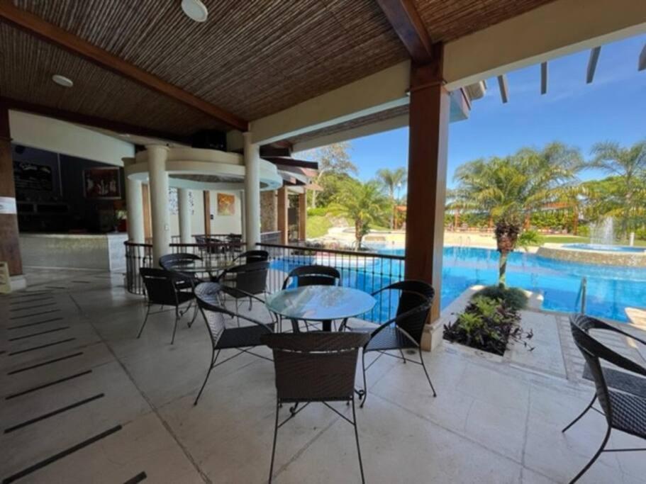 Cr Mariposa Rentals Lakeview Penthouse With Office Space, Pool, Gym, Tennis Санта Ана Екстериор снимка