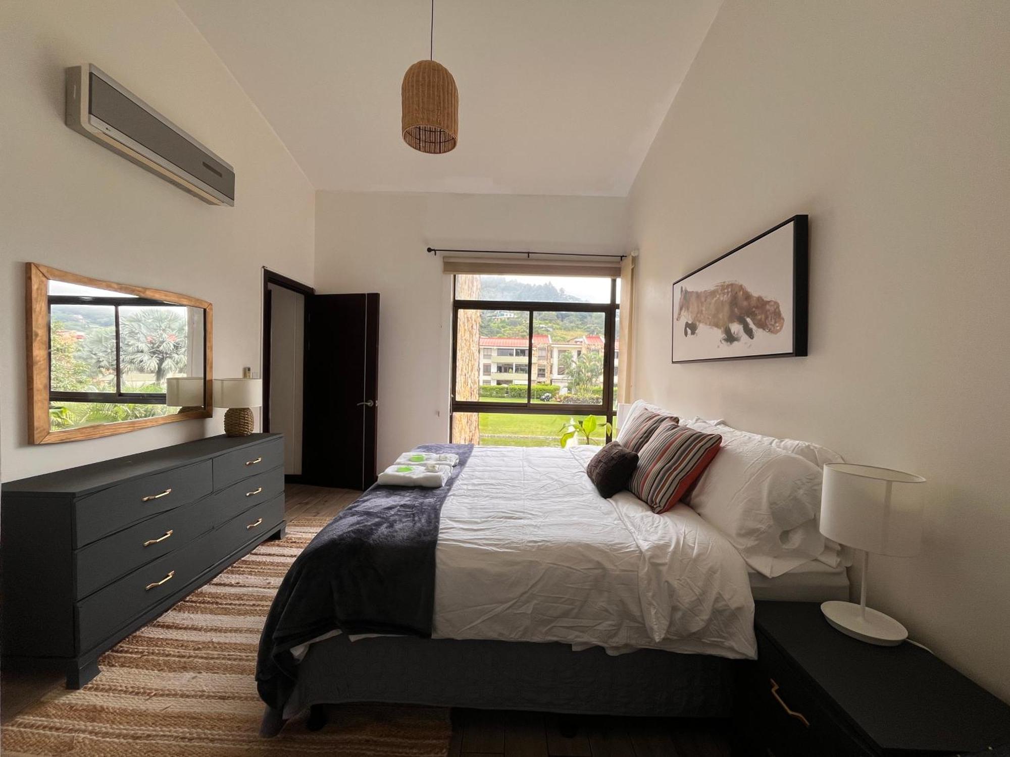 Cr Mariposa Rentals Lakeview Penthouse With Office Space, Pool, Gym, Tennis Санта Ана Екстериор снимка
